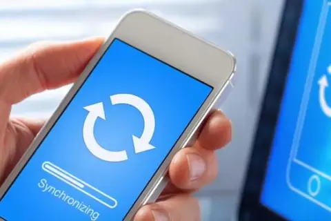 Jak połączyć telefon z laptopem? Proste sposoby i porady