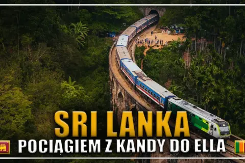 Pociąg na wiadukcie w otoczeniu bujnej zieleni Sri Lanki.