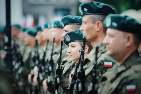 Czy po WOT można iść na zawodowego żołnierza? Oto wymagania i kroki