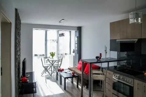Ile kosztuje remont pokoju 10m2? Poznaj ukryte wydatki i oszczędności.