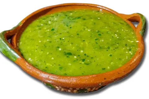 En skål med grön salsa, perfekt för ditt nästa salsa recept.