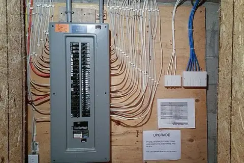 Skrzynka Elektryczna: Jak Wybrać i Zamontować? Ważne Wskazówki