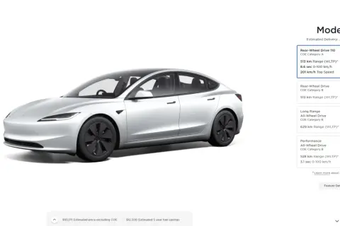 Srebrny Tesla Model 3. Wersja Performance ma 3.1 sekundy do 100 km/h, ale ile koni ma Tesla? To zależy od modelu.
