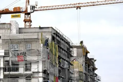 Ile deweloper zarabia na domu? Poznaj realny zysk i negocjuj!