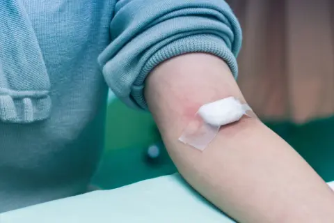 Ile trwa pobieranie krwi do badań? Sprawdź, co musisz wiedzieć