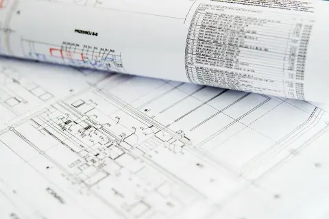 Plany domu i szczegółowe zestawienia elementów instalacji. Zastanawiasz się, ile bierze rzeczoznawca za wycenę domu?