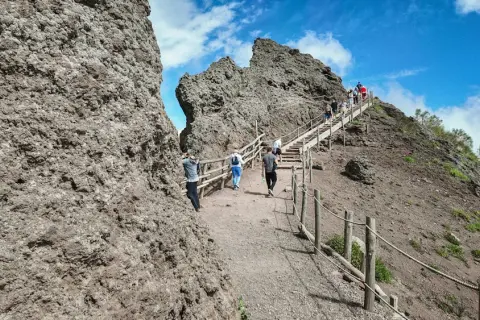 Gdzie leży Wezuwiusz? Twój przewodnik po wulkanie i Pompejach