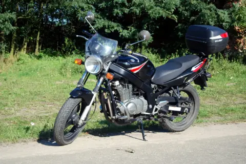Suzuki GS 500: Bak 17 lub 20L? Spalanie, rezerwa i realny zasięg.