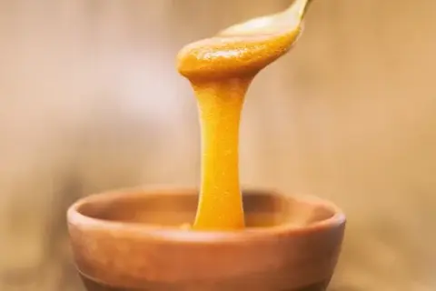 Co to jest miód manuka i dlaczego warto go stosować codziennie