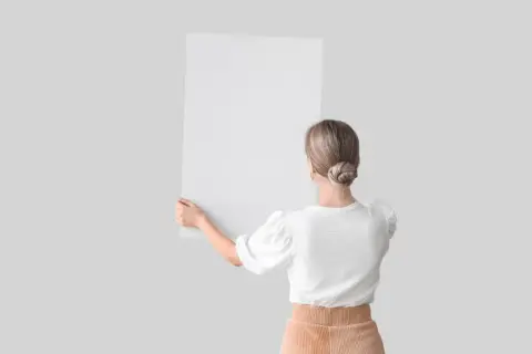 Jak powiesić plakat na ścianie bez uszkadzania powierzchni?