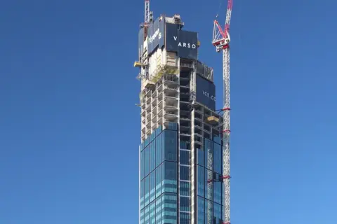 Ile pięter ma najwyższy budynek w Warszawie? Zaskakujące fakty o Varso Tower
