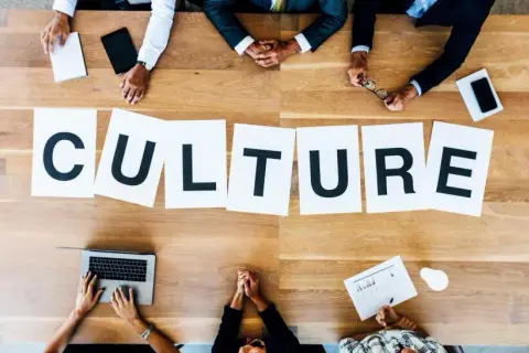 Tekst kultury: Definicja, przykłady. Czy wiesz, co to naprawdę jest?