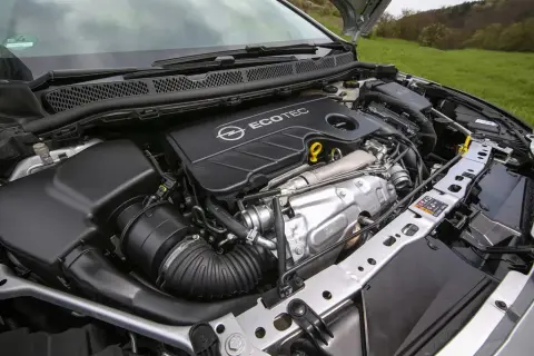 Opel Astra J: który silnik wybrać, aby uniknąć awarii i kosztów?