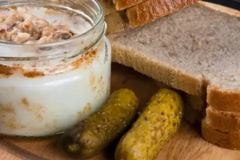 Czy smalec topimy pod przykryciem? Sprawdź, co wpływa na smak