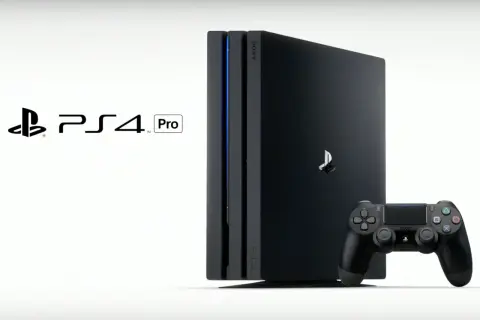 Konsola PlayStation 4 Pro z kontrolerem DualShock 4 na białym tle.