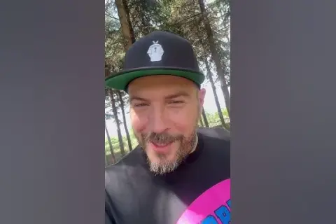 Kto śpiewa refren w tango porcjarza? O.S.T.R. i jego historia