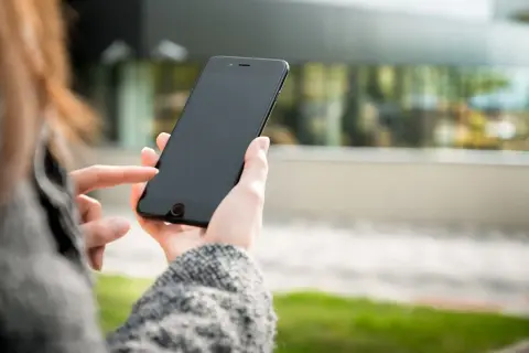 Gdzie dostanę telefon bez BIK i KRD? Sprawdzone opcje dla Ciebie