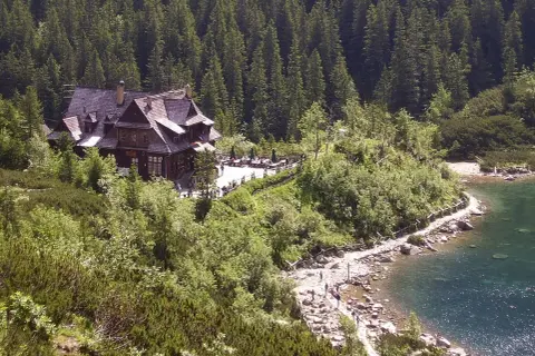 Ile kosztuje nocleg w schronisku? Ceny i porady na sezon