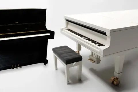 Pianino czy fortepian – który instrument lepiej spełni Twoje potrzeby?
