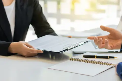 Czy aneksem można zmienić czas trwania umowy? Sprawdź ważne zasady