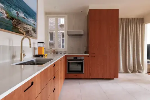 Cocinas modernas de madera: calidez, diseño y funcionalidad para tu hogar