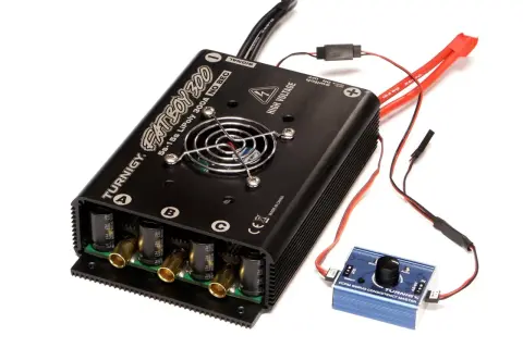 Regulator obrotów silnika elektrycznego Turnigy Fatboy 300A z potencjometrem do precyzyjnego sterowania.