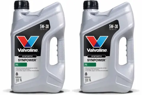Dwa opakowania oleju Valvoline Synpower 5W-30 FE, idealne dla silnika kia venga 1.4 benzyna. Zapewnia ochronę i wydajność.