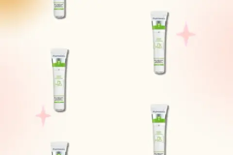 Kilka produktów do pielęgnacji skóry, w tym CeraVe i Pharmaceris, na jasnym tle z gwiazdkami.