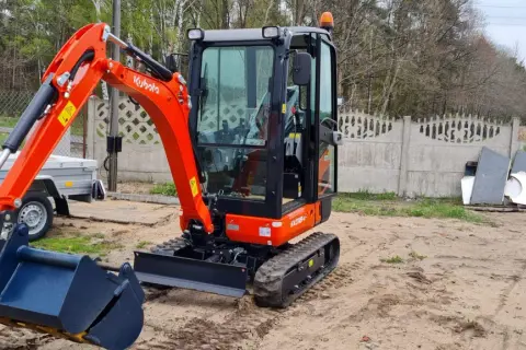 Ile kosztuje minikoparka? Wybierz mądrze: zakup, wynajem, leasing