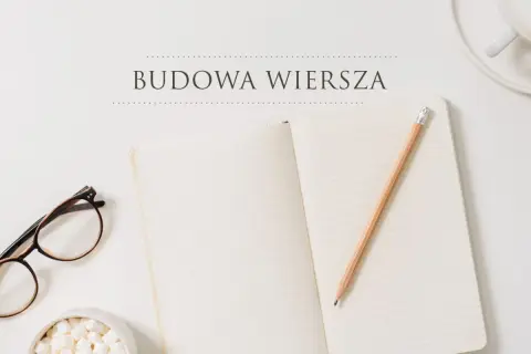 Otwarty notatnik, ołówkiem i okularami, gotowe do nauki budowa wiersza klasa 6.