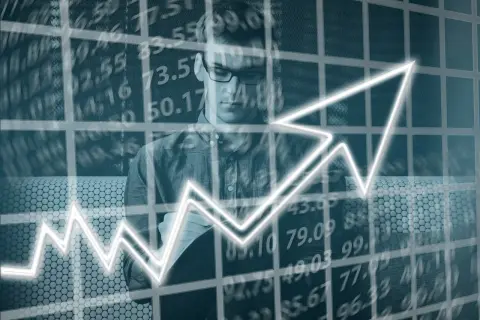 Analisi del prezzo metro quadro Torino zone: grafico in crescita con uomo d'affari e dati finanziari.