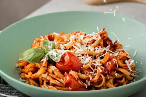 Spaghetti Napoli z mięsem: Zrób je perfekcyjnie! Przepis + porady