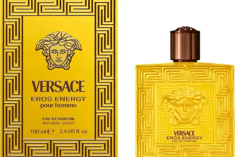 Zestaw Versace Eros Energy pour homme: żółte pudełko z greckim wzorem i butelka perfum.