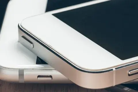 Przyspiesz iPhone'a: Odzyskaj płynność! Sprawdź, co go spowalnia
