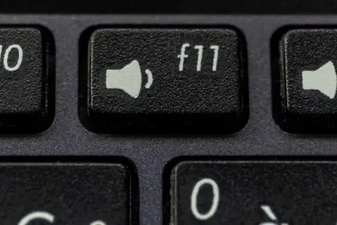 Jak włączyć klawisze funkcyjne w laptopie i uniknąć problemów z ustawieniami