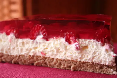 Przepis na ciasto z kremem mascarpone, które zachwyci każdego smakosza