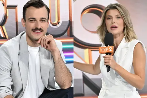 Krzysztof z Koła Fortuny, uśmiechnięty, w jasnej marynarce, obok prezenterki z mikrofonem TVP 2.
