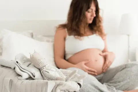 Ile ruchów dziecka w ciągu godziny? Sprawdź, co jest normalne
