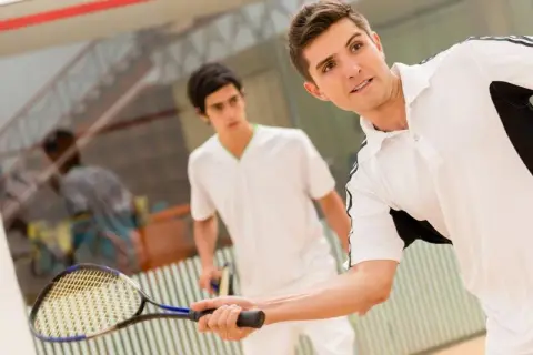 Ile kalorii spala squash? Sprawdź, jak efektywnie ćwiczyć!