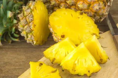 Sezon na ananasa? Poradnik: Wybierz idealny, soczysty owoc!