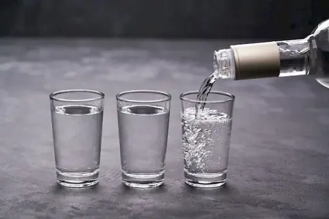 Ile węglowodanów ma wódka? Zaskakujące fakty o jej kaloriach