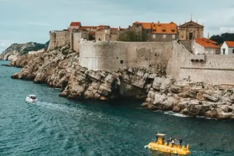 Ile trwa lot do Chorwacji z Warszawy? Poznaj zaskakujące fakty