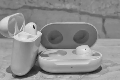 Zgubiona słuchawka AirPods? Kup zamiennik i sparuj go sam!
