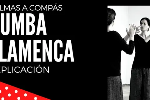 Una mujer practica cómo bailar rumba flamenca frente a un espejo, con las palmas de las manos levantadas.