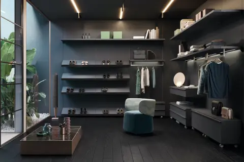 Armadio moderno con mensole per organizzare scarpe e vestiti, senza cassetti. Un'elegante soluzione per chi ama l'ordine.