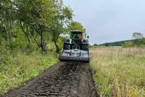 Ile kosztuje mulczowanie terenu? Sprawdź, co wpływa na ceny usług