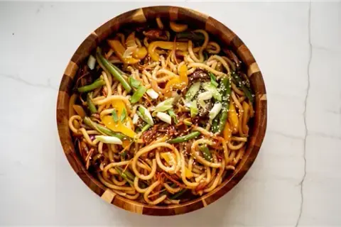 Spaghetti bez mięsa z warzywami: 7 przepisów na szybki i sycący obiad