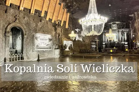Wielka sala w Kopalni Soli Wieliczka z kryształowymi żyrandolami. Bilety na zwiedzanie warto kupić wcześniej.