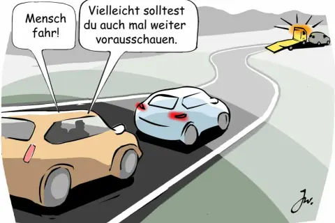 Ein Auto fährt dicht auf, während ein anderes mit Warnblinker am Straßenrand steht. Der Fahrer des vorderen Autos sagt: "Vielleicht solltest du auch mal weiter vorausschauen." Defensives Fahren ist wichtig.