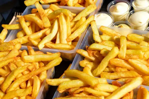 Idealne mrożone frytki z air fryera: przepis krok po kroku